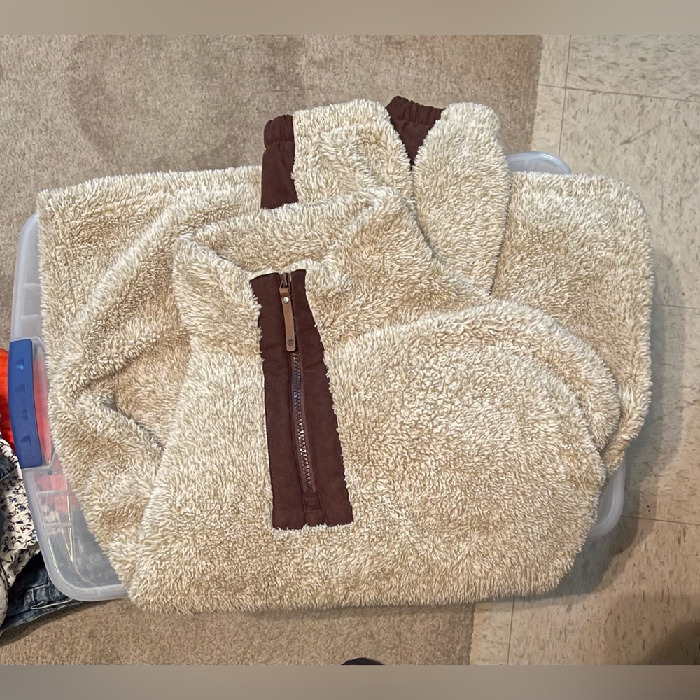 Just old jackets and hoodies trying to get rid of.Shoot me a price if interested - Picture 5 of 11
